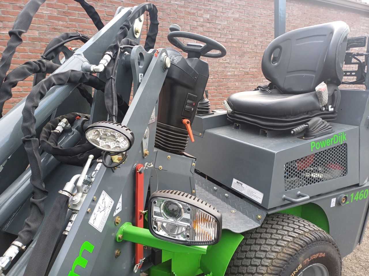 Nieuwe WCM L1460 minishovel