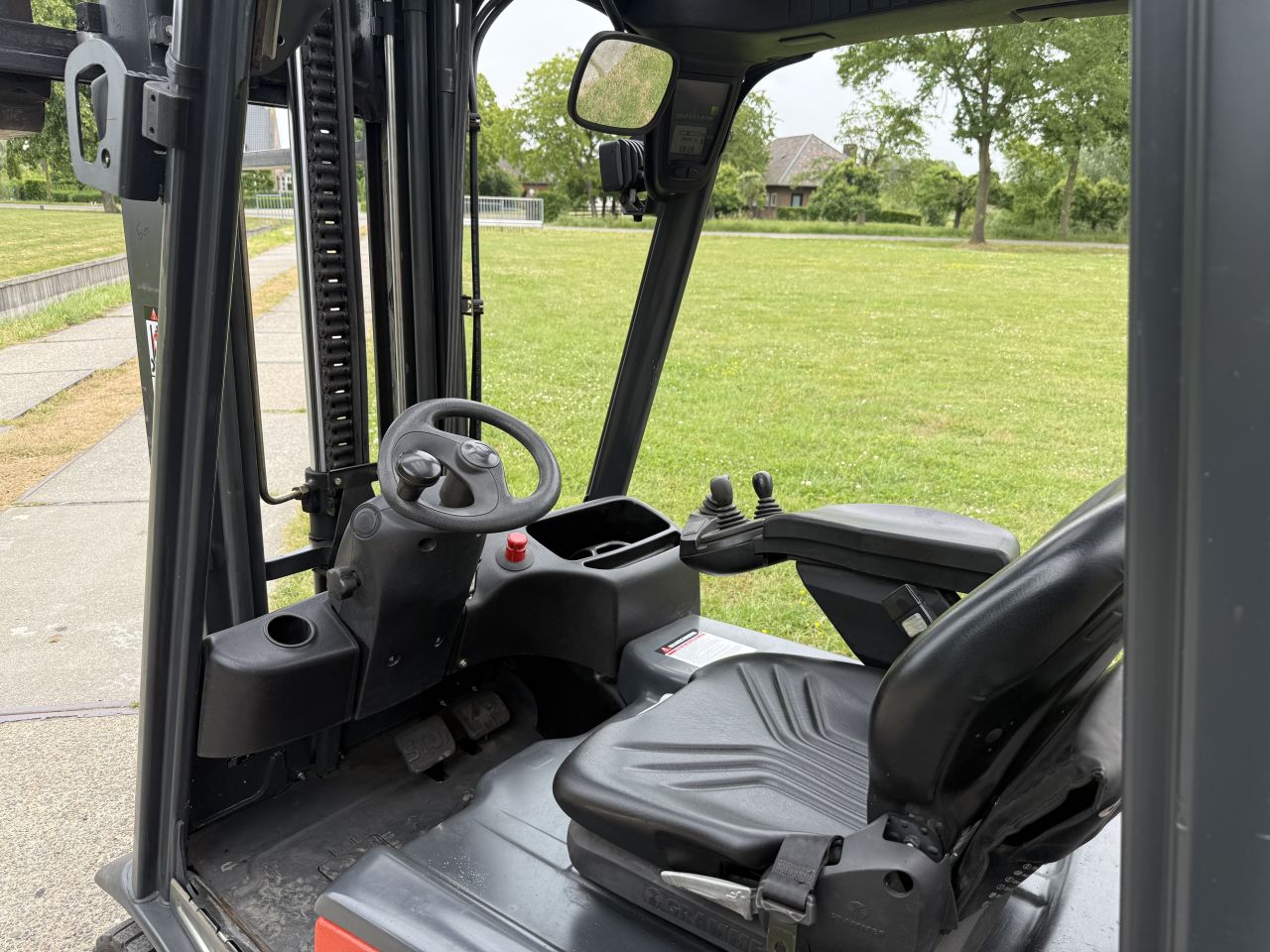Linde 1600KG BJ2013 triplex Freelift Sideshift 5400 uur 48V