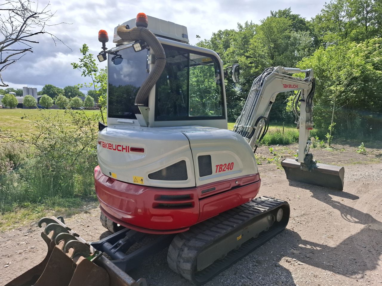 Takeuchi TB240 | bj 2019 | 3926 uur