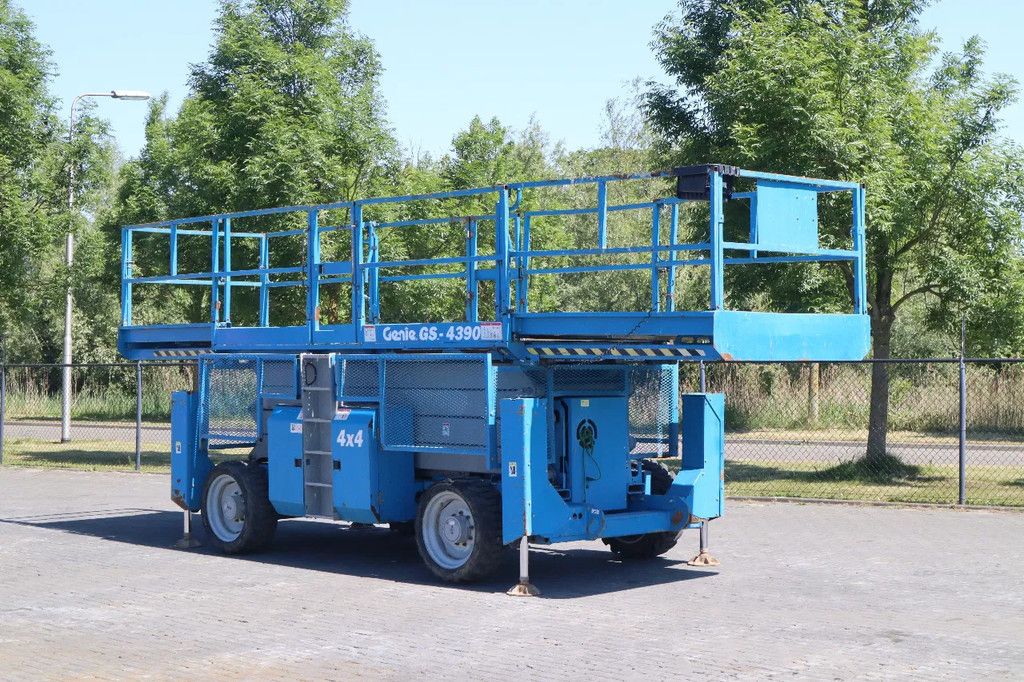 Genie GS-4390 RT | 15 METER | 680 KG