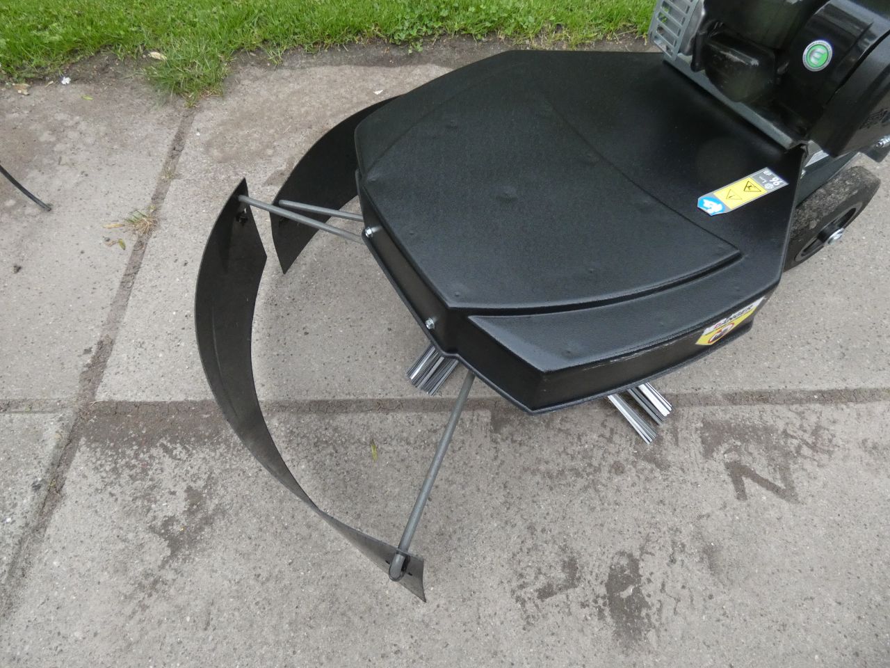 Nieuwe KWERN onkruidborstel (B&S, werkbreedte 66 cm.(!!!!!))