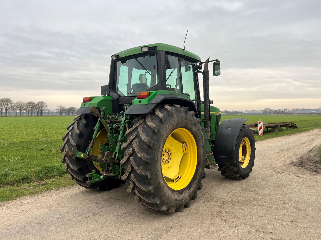 John Deere 6900