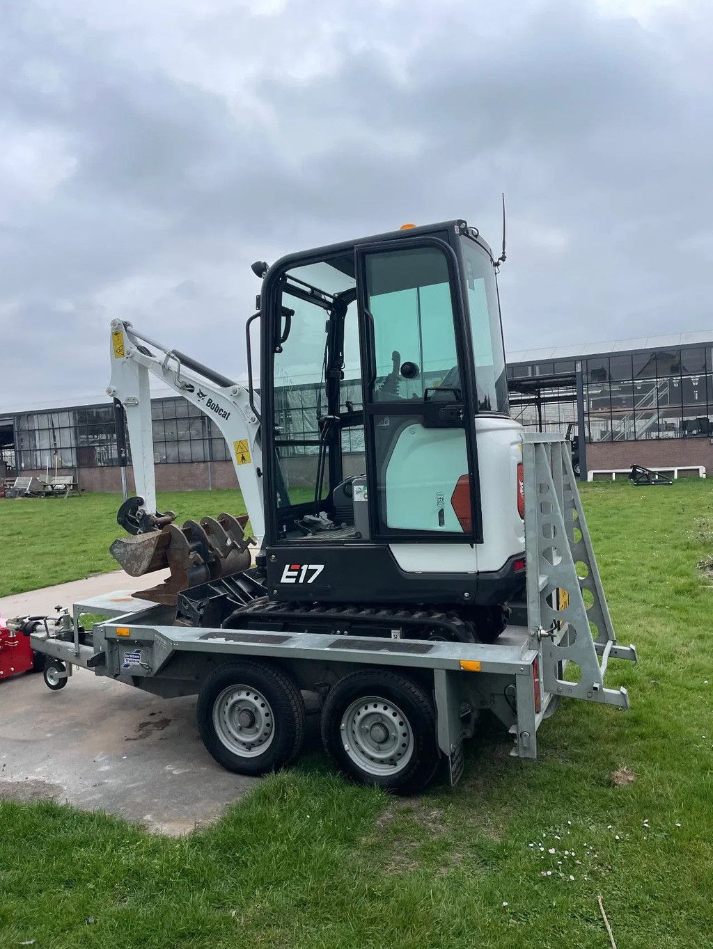 Bobcat E17 graafmachine met Ifor Williams trailer beide 2021!