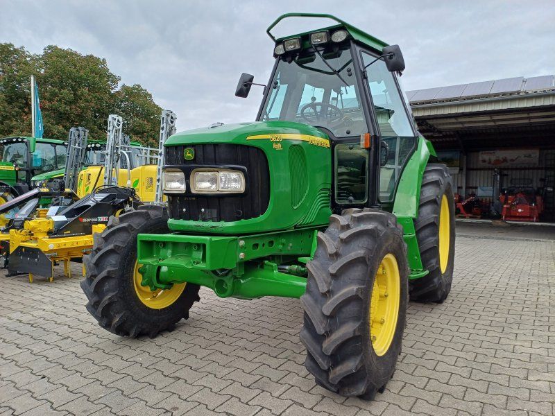 John Deere 5820