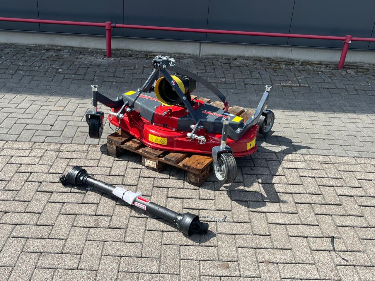 Minitractor / Miditractor Werktuigen Machines aangeboden
