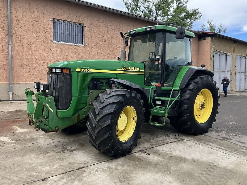 John Deere 8310