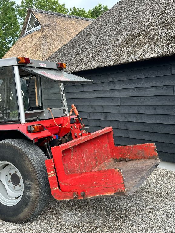 TE KOOP: zeer nette MASSEY FERGUSON 1250