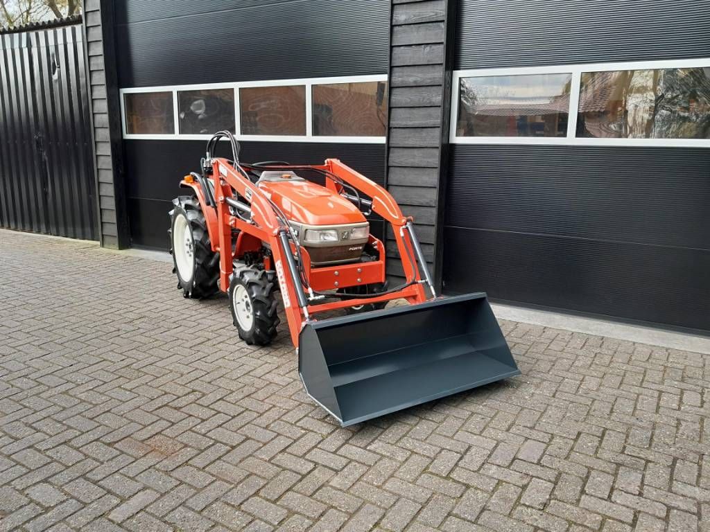 Yanmar F 180 minitractor met voorlader