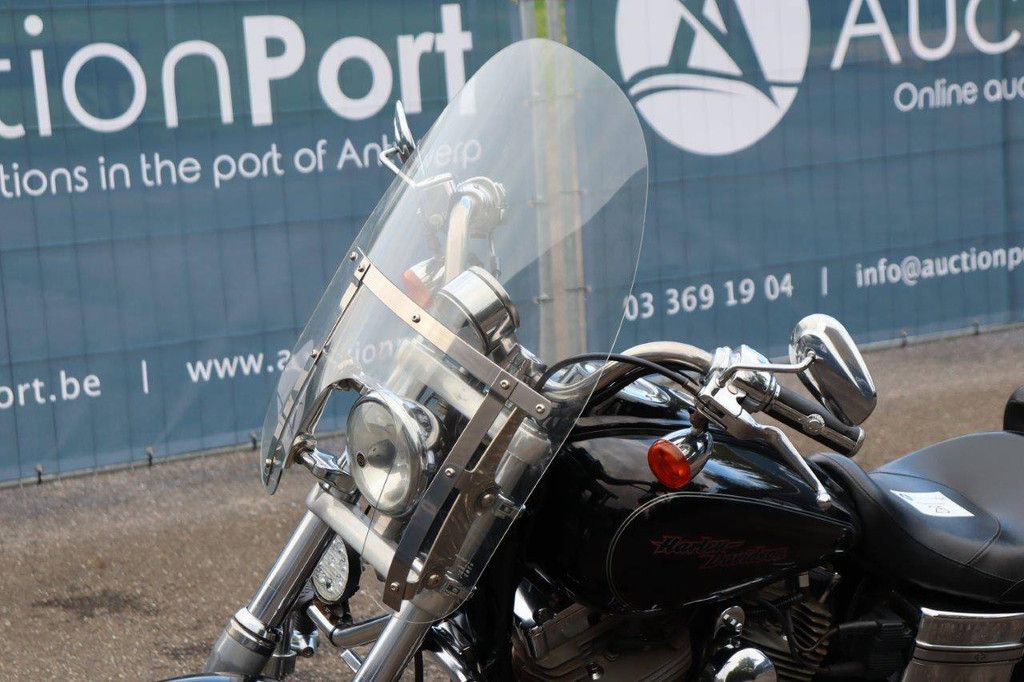 Motorrad Harley-Davidson Dyna Super Glide Benzin 2006