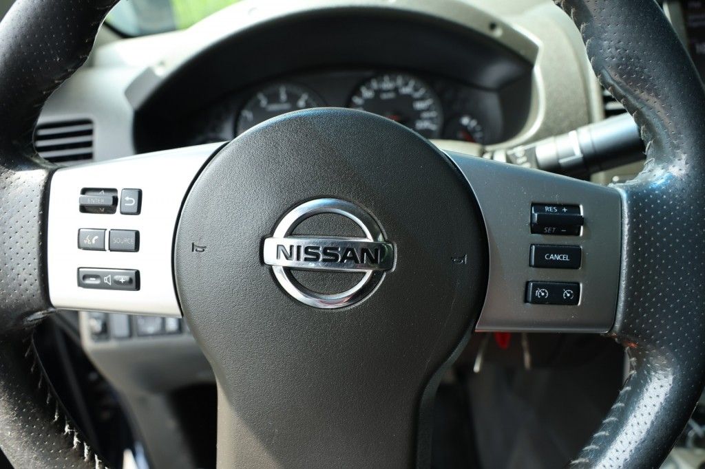 Nissan Navara 2.5 DCI DUBBEL CABIN SE 5 SITZ VAN