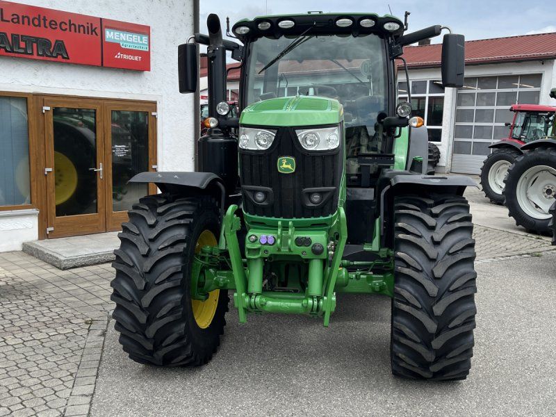 John Deere 6215R