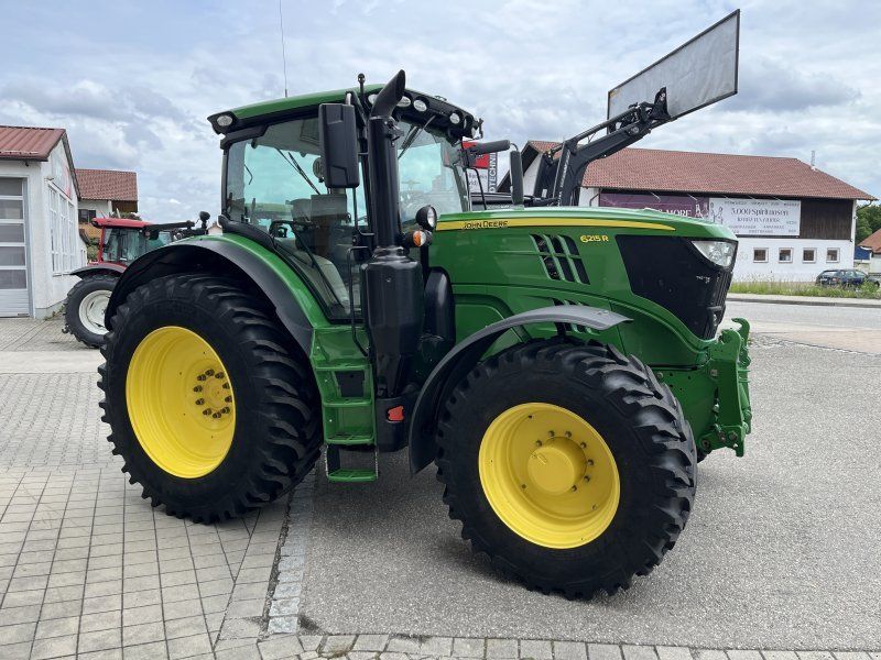 John Deere 6215R