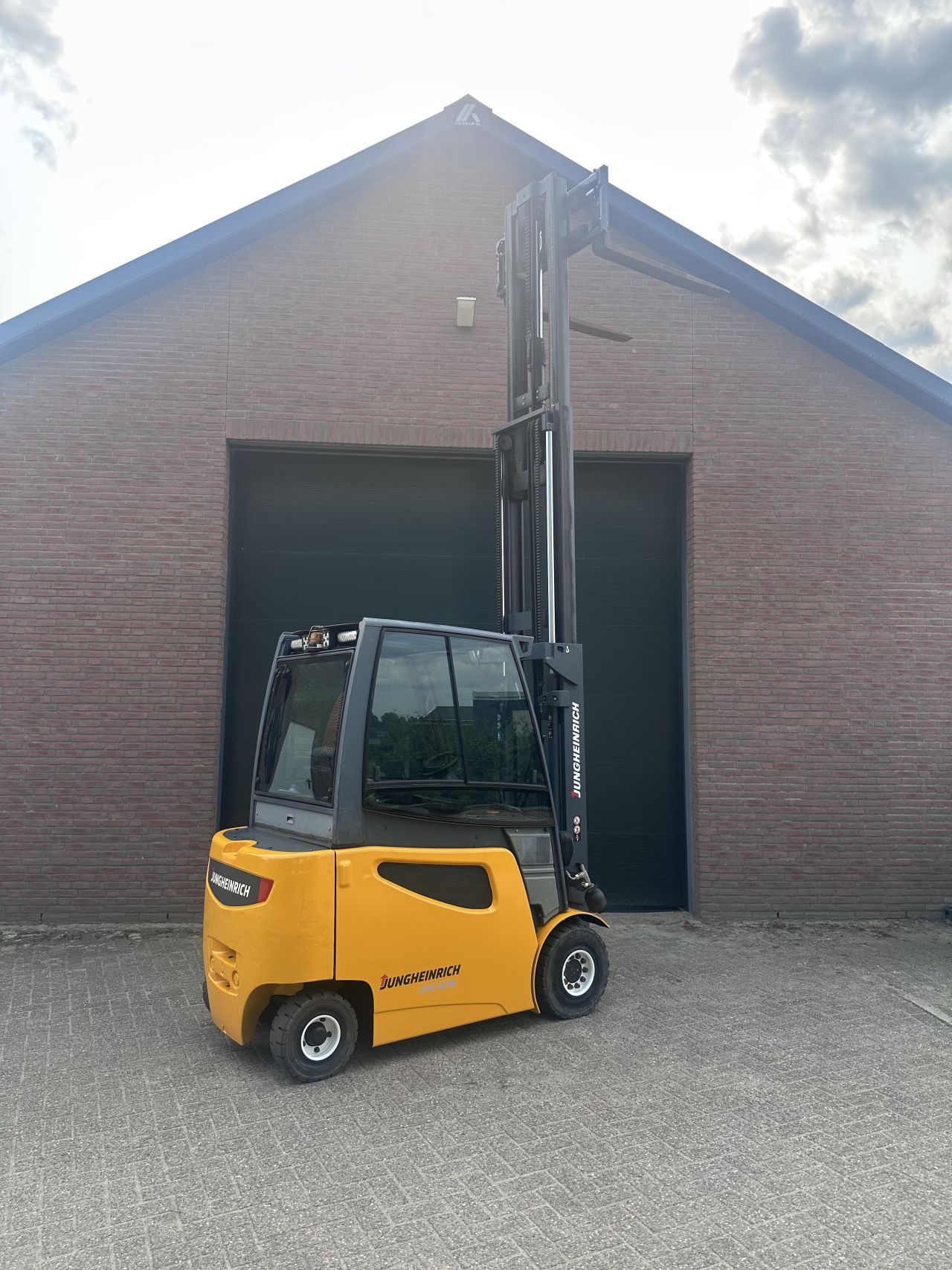 Jungheinrich EFG425K 2500kg 2200 uur triplo elektrische heftruck