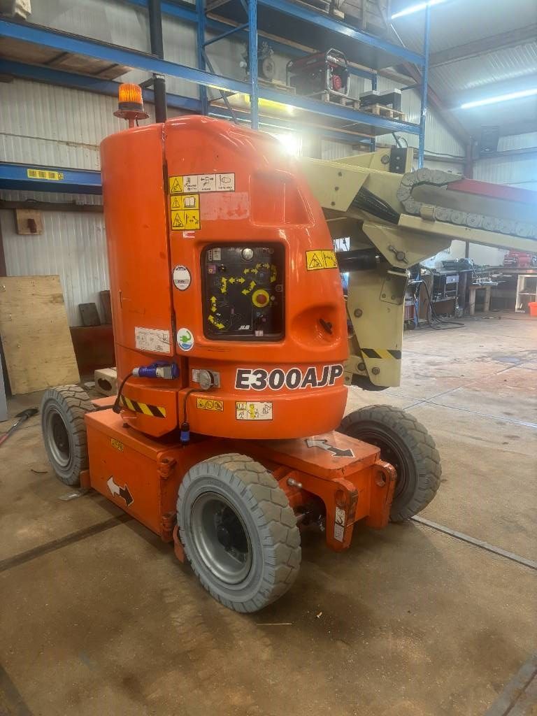 JLG E 300 AJP 12m JLG knikarmhoogwerker telescoop
