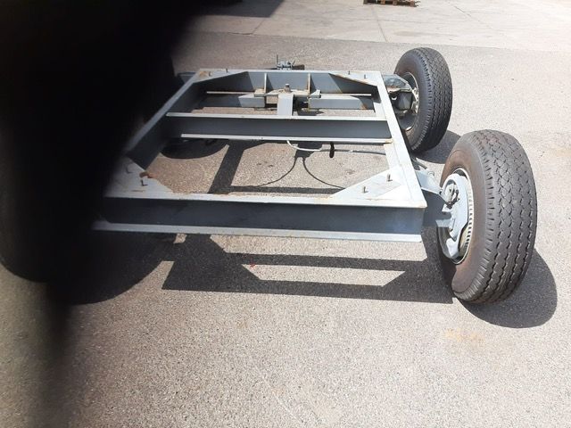 Diverse aanhangers met containerrails / tank