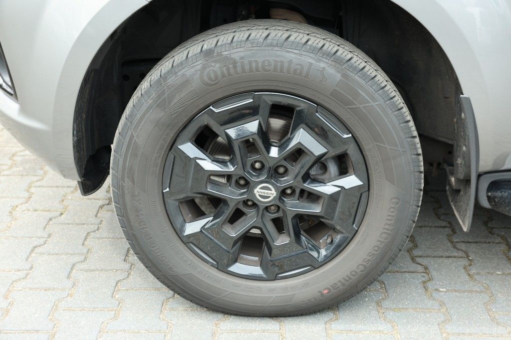 Nissan Navara 2.3 DCI DUBBEL CABINE N-GUARD A/T 5 SITZ 4WD VAN