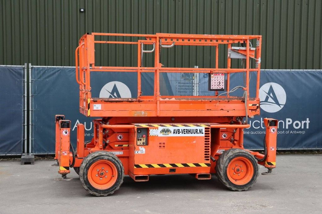 Scherenbühne Skyjack SJ 6826RT Diesel 9,92m 2017