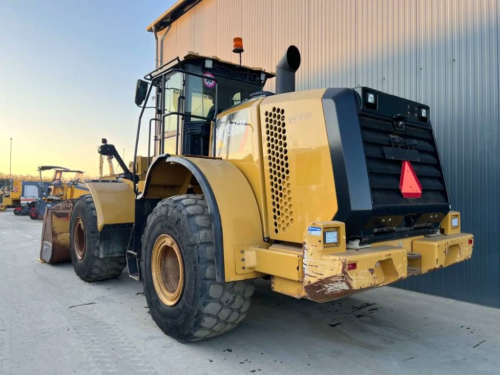 CAT 966M