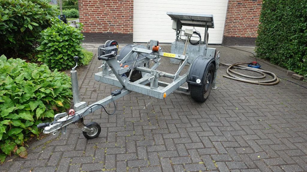 Plasdraspomp op aanhangwagen afzetbaar