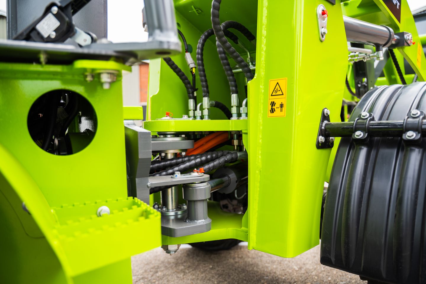 E-Kraft Minishovel Electrische shovel mini wiellader giant