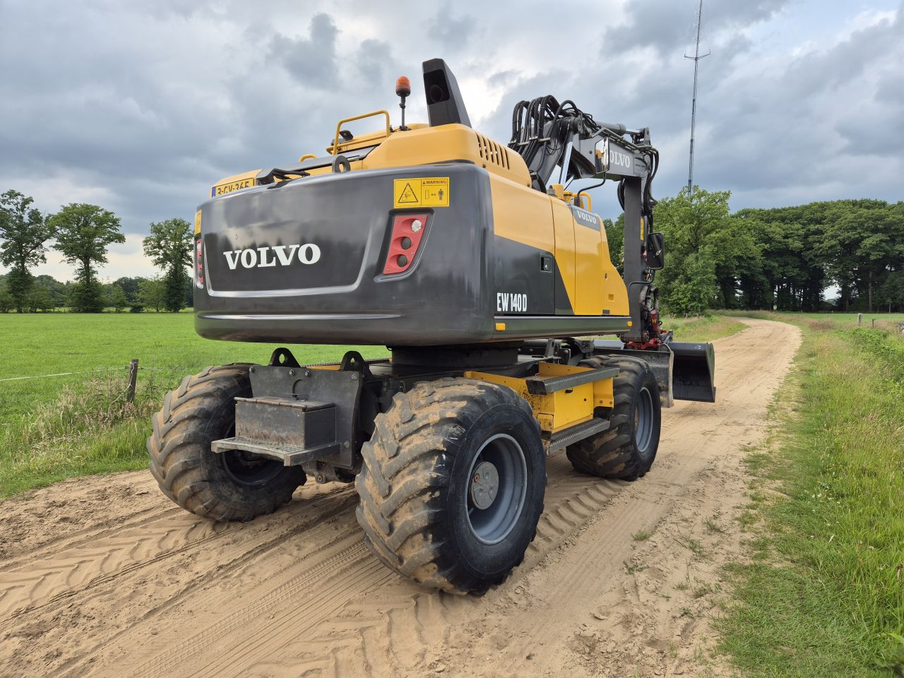 Volvo EW 140 D met draaikantelstuk