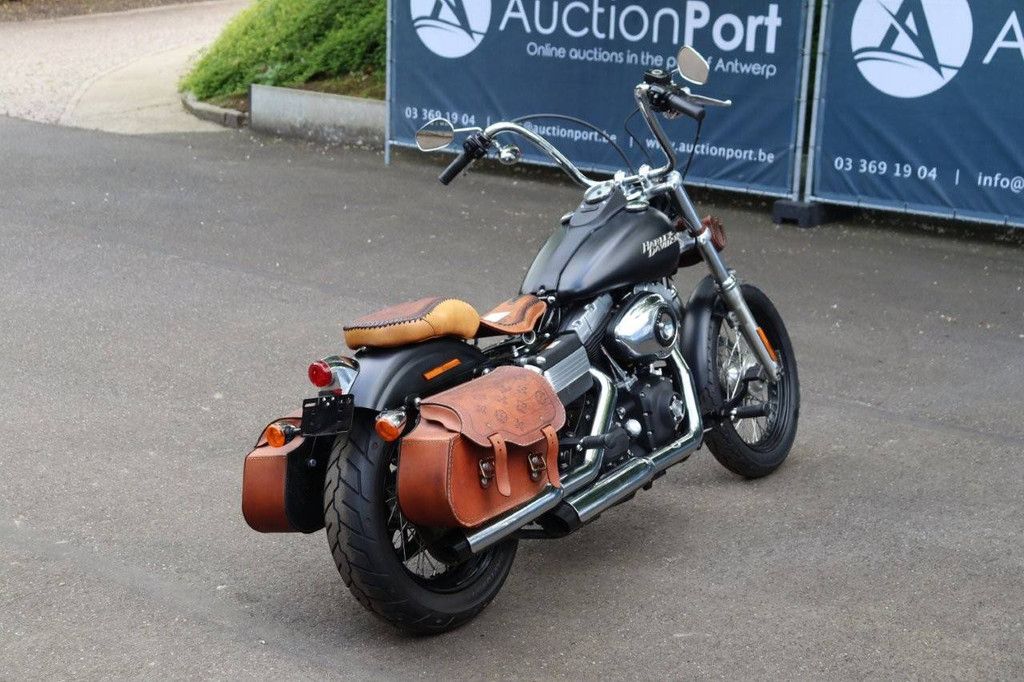 Motorcycle Harley-Davidson Dyna Street Bob Petrol 2011