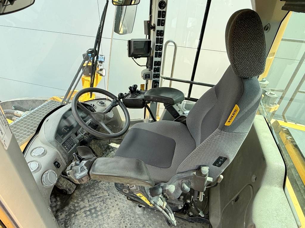 Volvo L350F - German Machine / CDC Steering / Chains