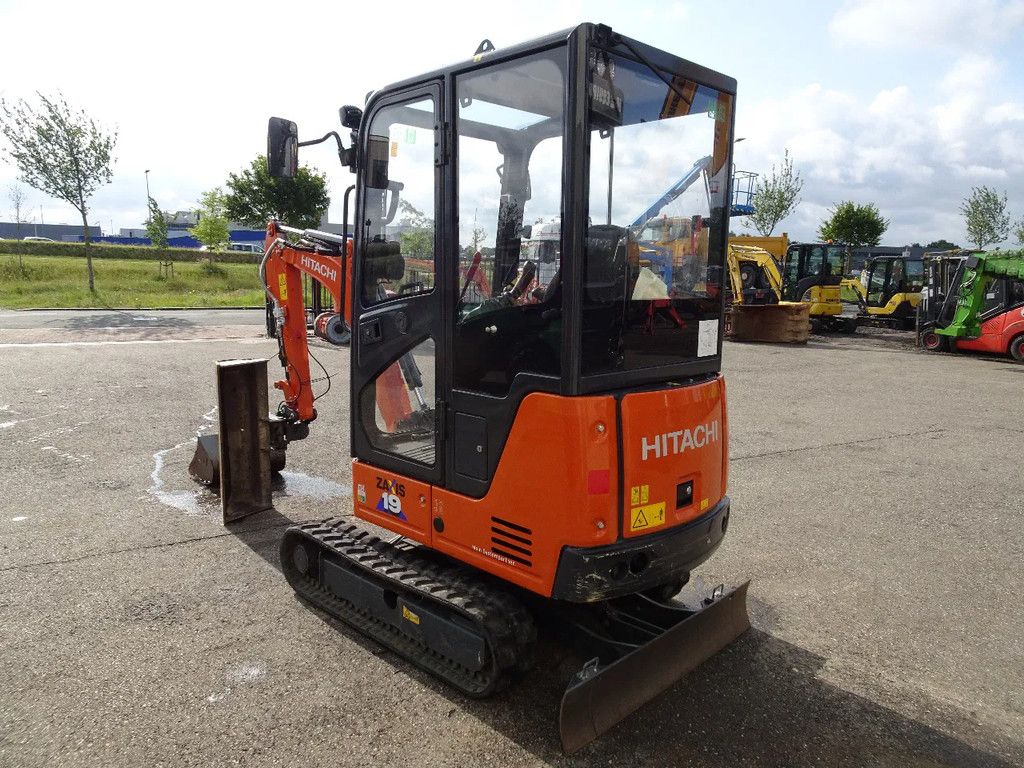 Hitachi ZX19-6CR