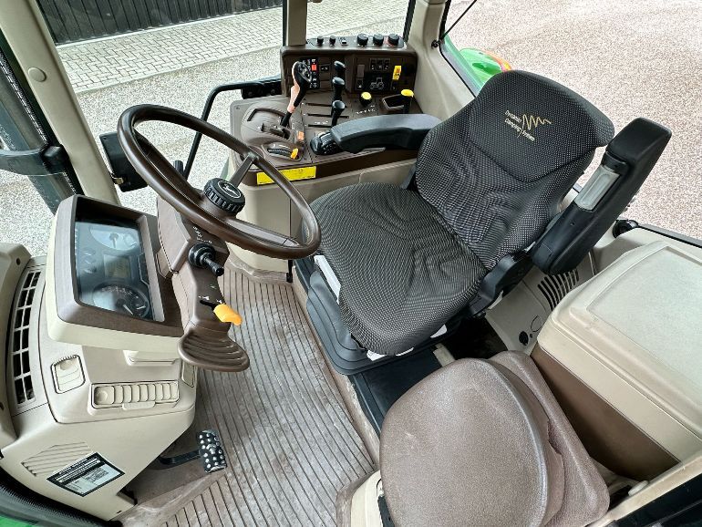 TE KOOP: zeer nette JOHN DEERE 6520