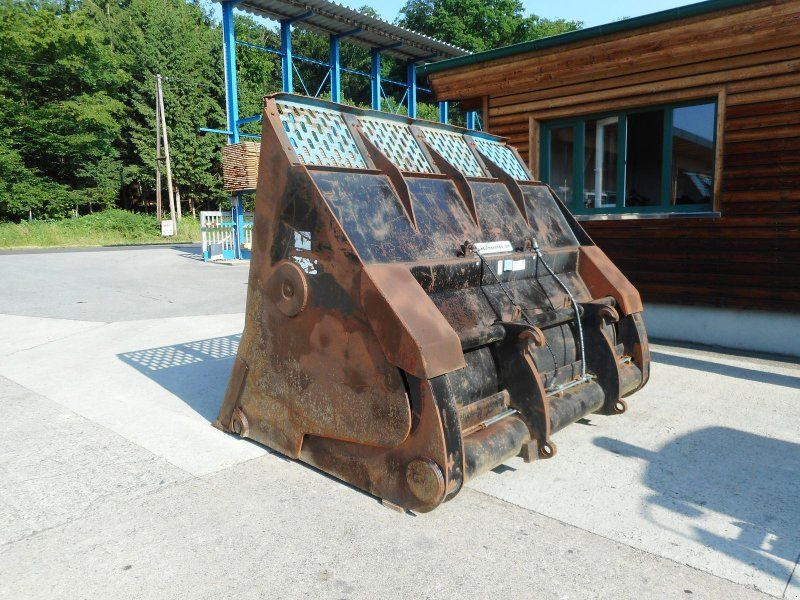 Flötzinger Hochkippschaufel 5m3 mit Volvo Schnel