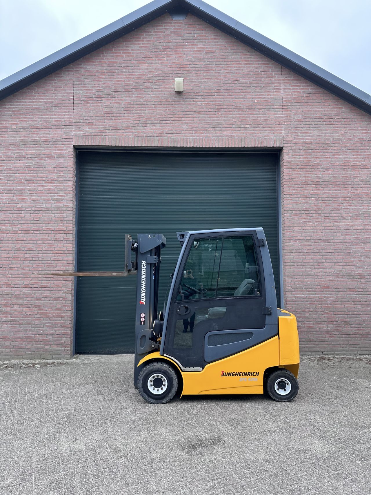 Jungheinrich EFG425K 2500kg 2200 uur triplo elektrische heftruck