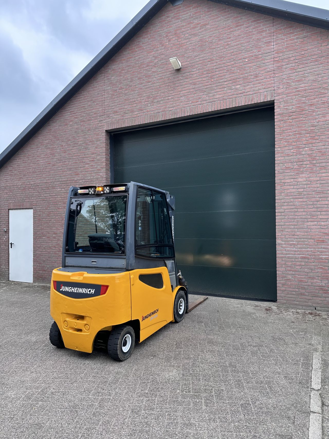 Jungheinrich EFG425K 2500kg 2200 uur triplo elektrische heftruck