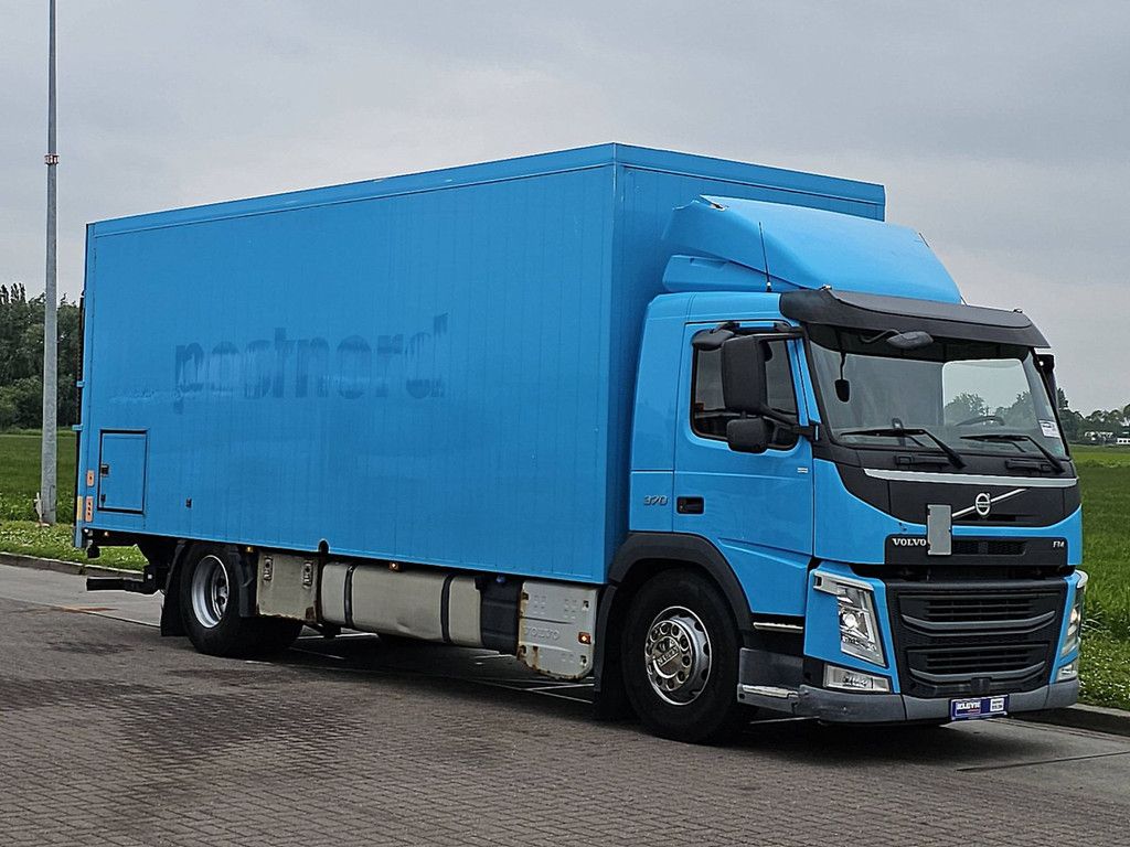 VOLVO FM 370 19.5t 2.5t lift airc