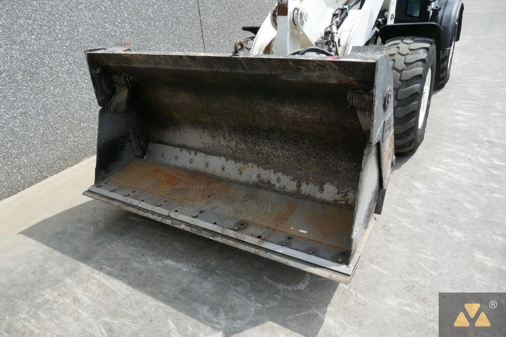 Caterpillar 906M