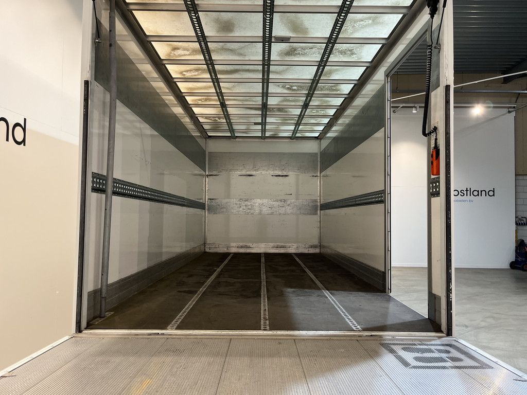 Iveco Daily 35S18 3.0 BE Clixtar Automaat Bakwagen met Laadklep / Laadvermogen 3.060 KG / Euro 6 / Luchtvering / Airco / Camera / CarPlay / Cruise Control /