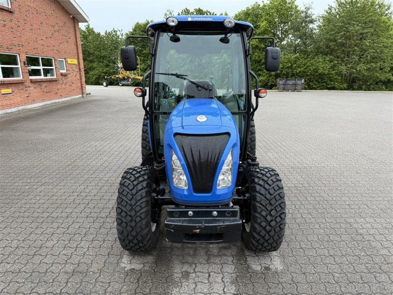 New Holland BOOMER 35 HST