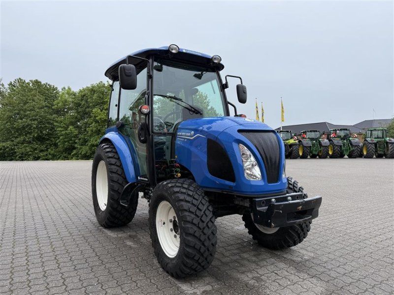 New Holland BOOMER 35 HST