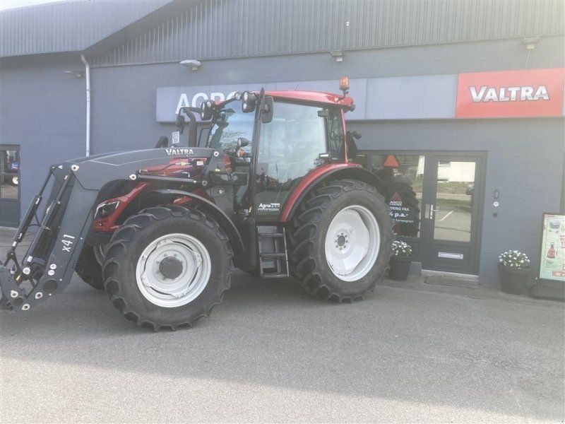 Valtra A114 H4 Få timer som ny