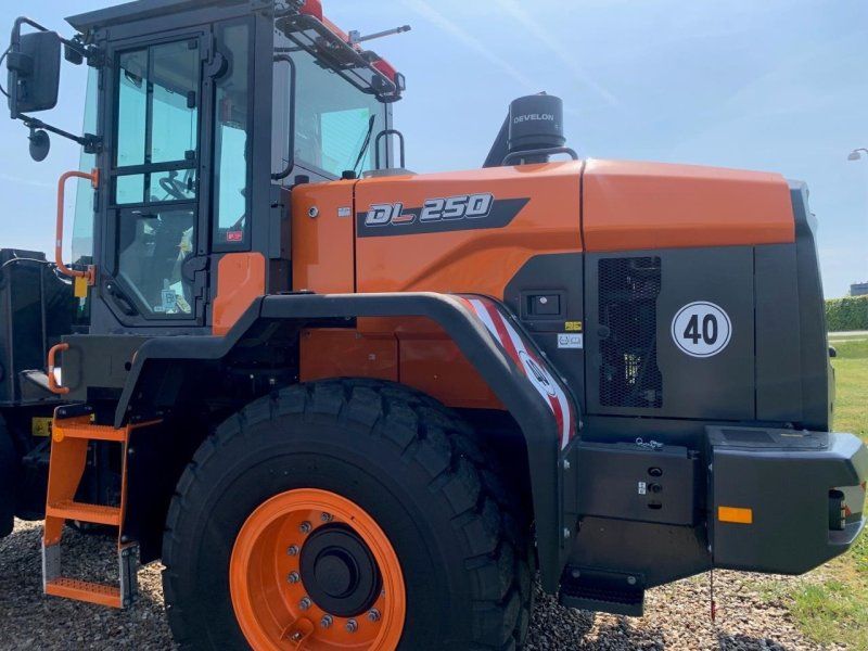 Develon DL250-7