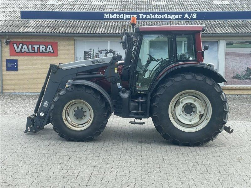 Valtra N123 H5 Frontlift og frontlæsser