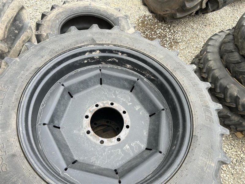 Alliance 320/90R50 + 320/85R34 SOM NYE, spor 1650mm Valtra N & T serie