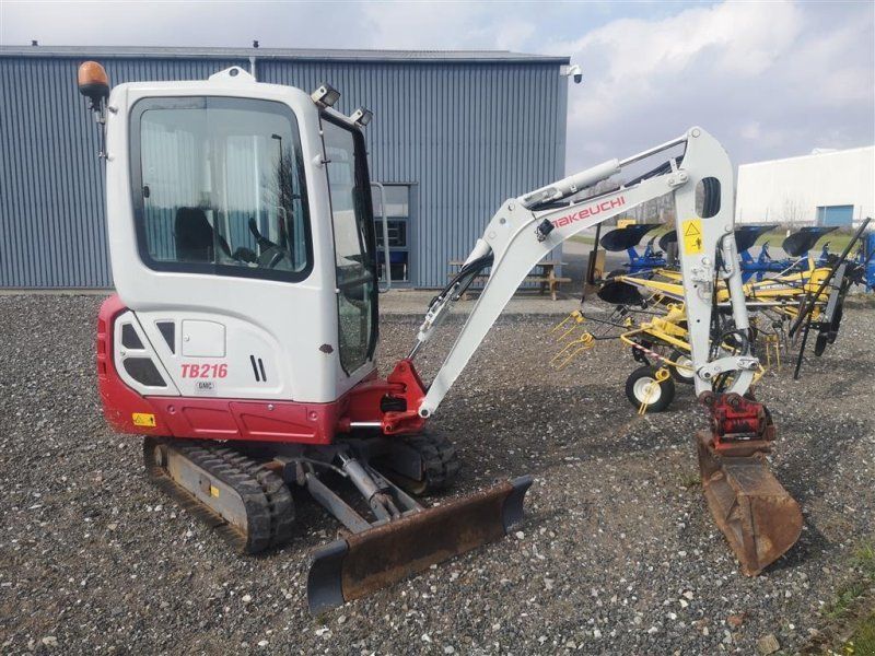 Takeuchi TB216 PowerTilt