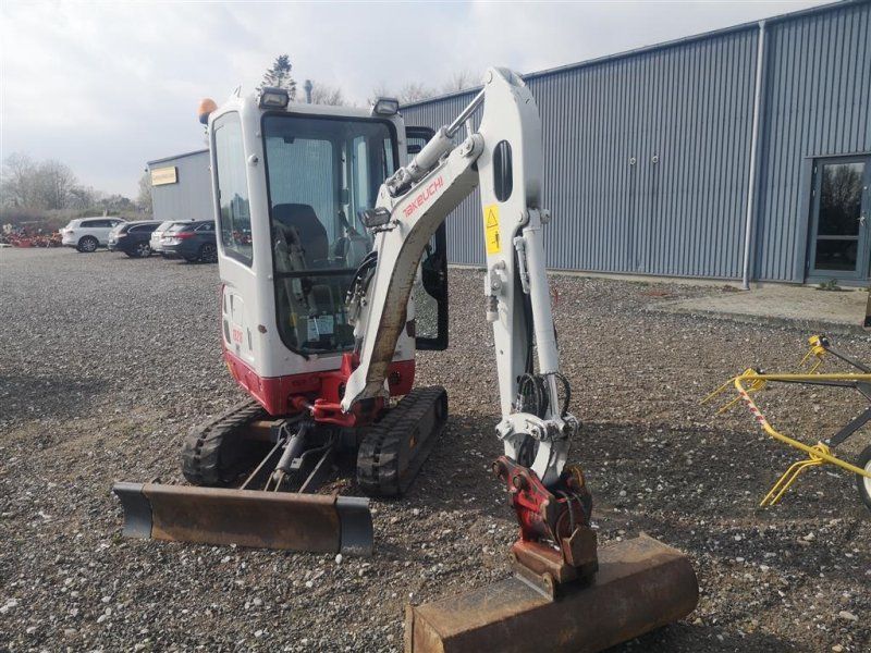 Takeuchi TB216 PowerTilt