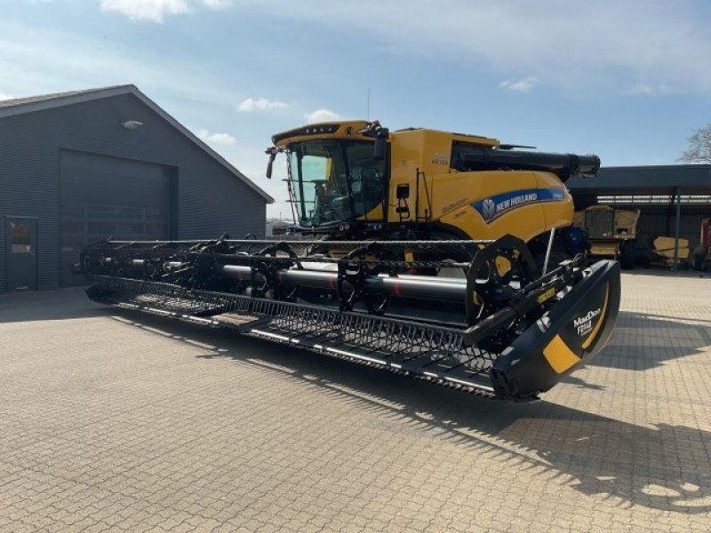 New Holland CR9.90