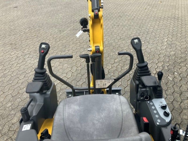New Holland E14D Roll-bar minigraver