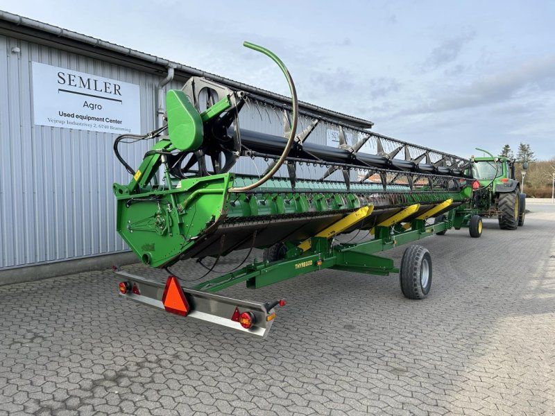 John Deere 635R