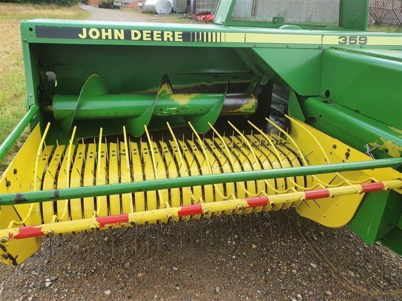 John Deere 359 r og 224
