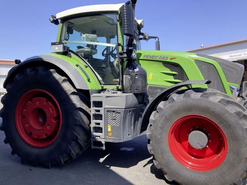 Fendt 828 VARIO S4 PROFI PLUS