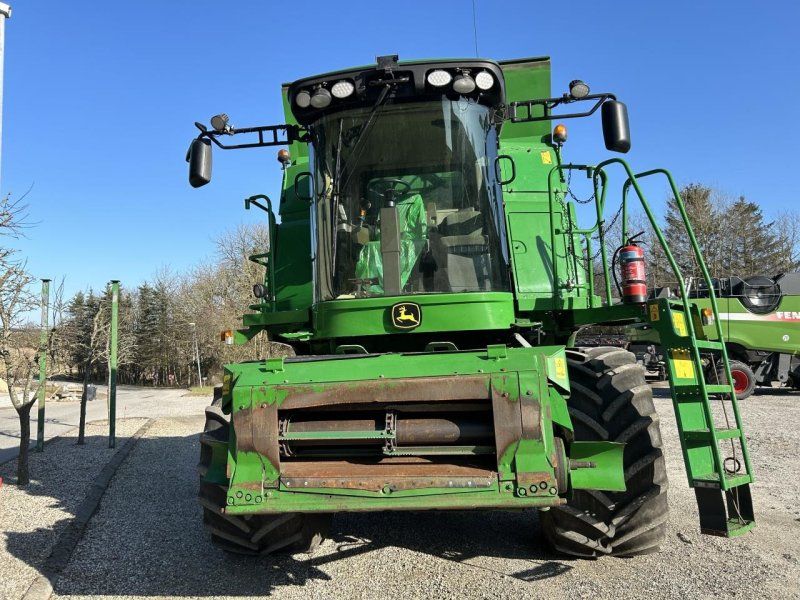John Deere C670
