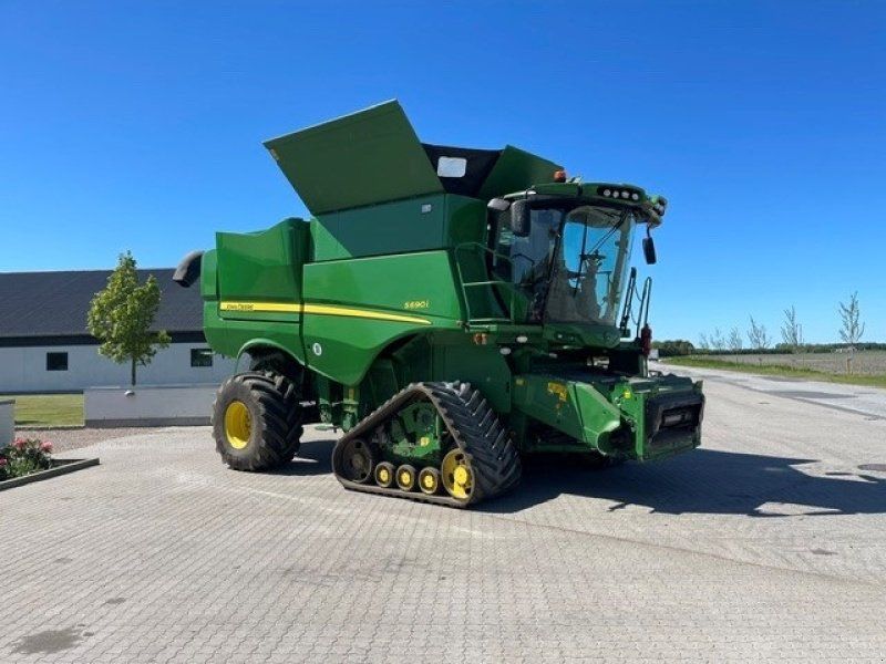 John Deere S690